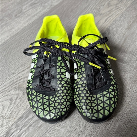 Adidas soccer cleats - Picture 1 of 7
